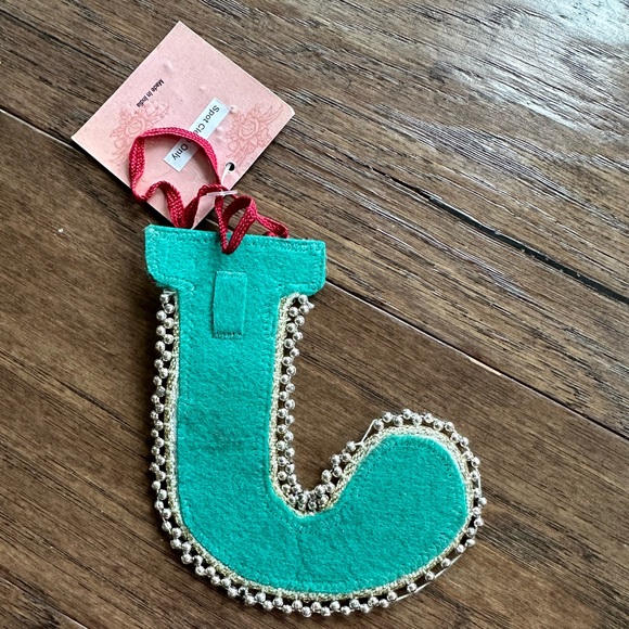 ⛄️ 50% off⛄️ Only ONE left!!! Felt Letter J Ornament /Present Topper - Picture 2 of 4